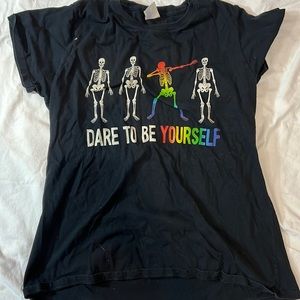 Dare to be yourself girls /womens tshirt size small